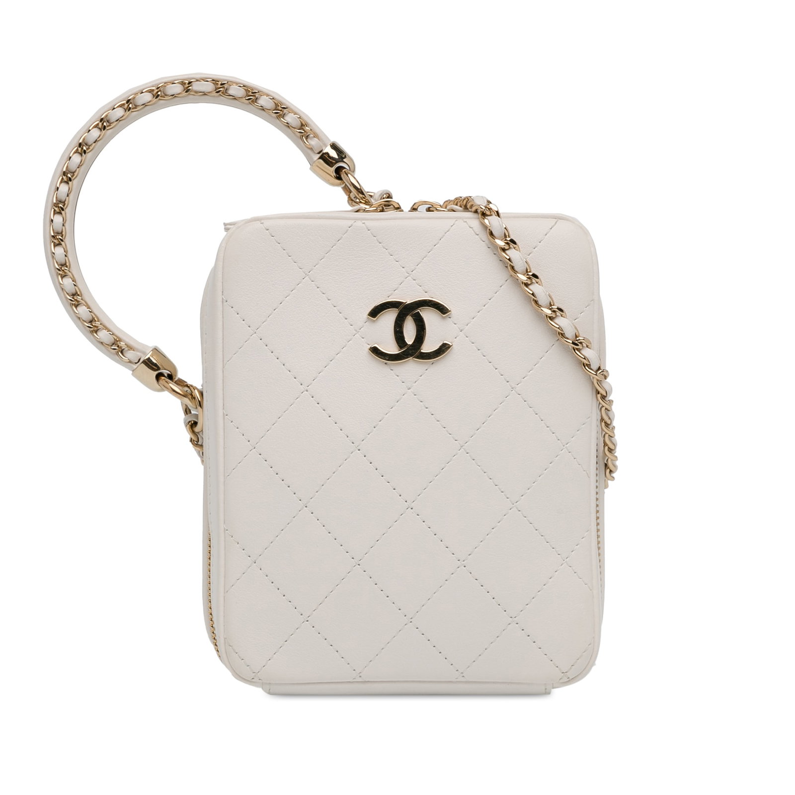 Chanel CC White Lambskin Round Handle Camera Case: Chanel CC White Lambskin Round Handle Camera Case Elevate your accessory collection with this Chanel CC Lambskin Round Handle Camera Case. Crafted from luxurious quilted lambskin leather, this stylish