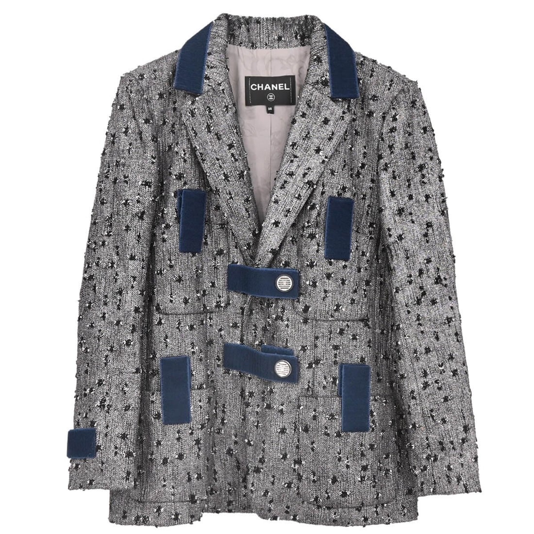 Chanel Gray Cotton Mid-Length Collared Jacket Size 38 Vintage: Chanel Gray Cotton Mid-Length Collared Jacket Size 38 Vintage This Chanel single breasted jacket features a mid-length design crafted from 100% cotton in a classic gray shade. Designed for women, it o