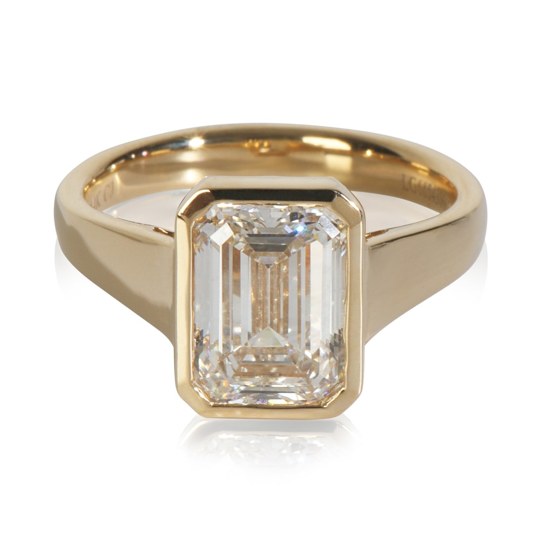 3ct Lab-Grown Diamond Engagement Ring 14K Yellow Gold VS1 Clarity: 3ct Lab-Grown Diamond Engagement Ring 14K Yellow Gold VS1 Clarity This stunning engagement ring features a 3.00 carat lab-grown diamond, elegantly set in 14K yellow gold. The main stone is shaped as a