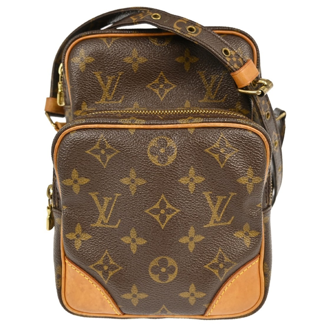 Louis Vuitton Amazon Monogram Canvas Medium Crossbody Bag M45236: Louis Vuitton Amazon Monogram Canvas Medium Crossbody Bag M45236 This Louis Vuitton Monogram Amazon crossbody bag features the iconic monogram canvas leather exterior and a medium-sized, structured si