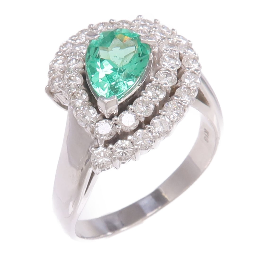 Emerald and Diamond 18K White Gold Ring Size 6.5: Emerald and Diamond 18K White Gold Ring Size 6.5 This elegant ring features a vibrant emerald as its main stone, set in 18K white gold. Designed in a classic style, the ring is sized at US 6.5 and dis