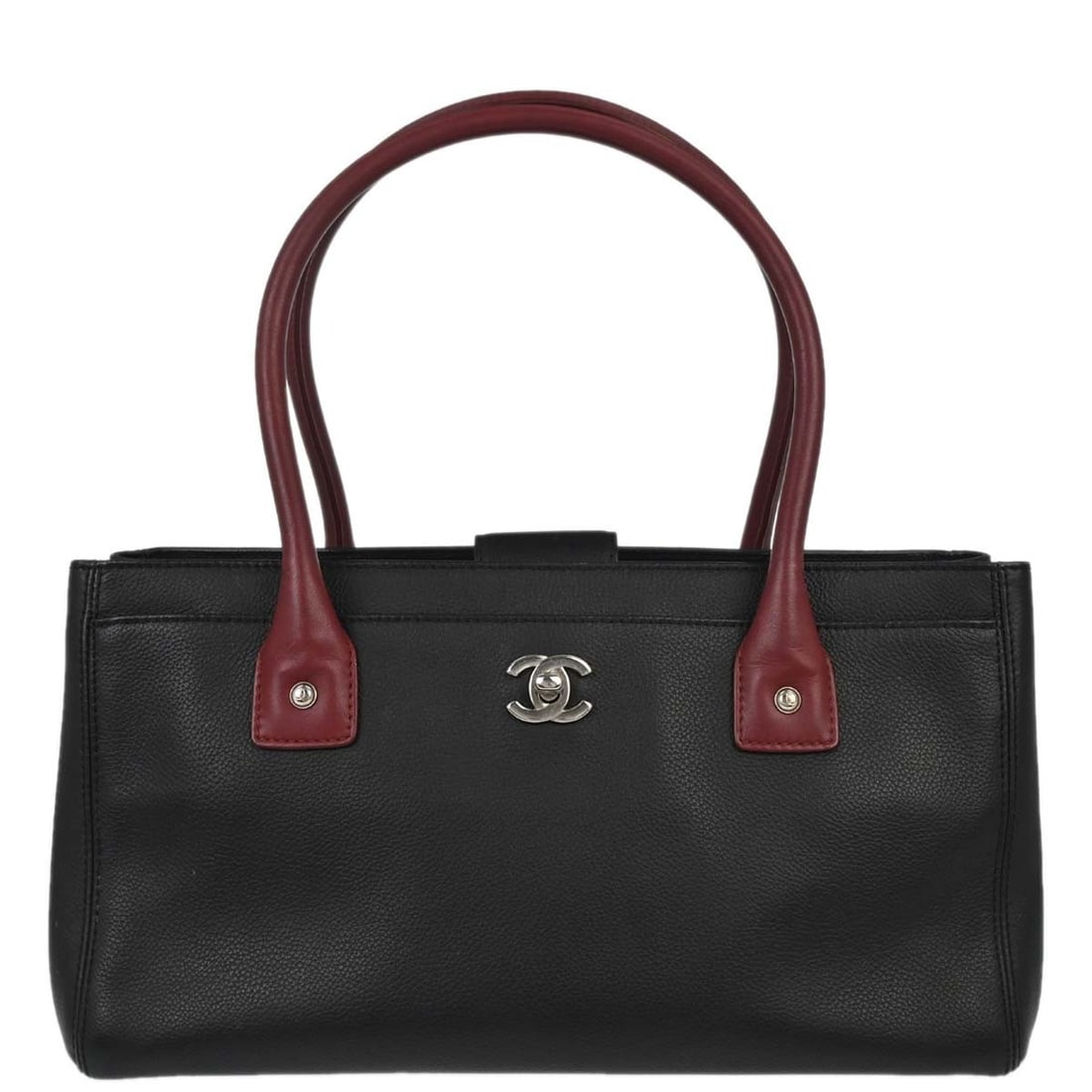 CHANEL Cerf Tote Black Calfskin Double Handle Pockets: CHANEL Cerf Tote Black Calfskin Double Handle Pockets This Chanel Executive Cerf tote bag is crafted from black calfskin leather and features double handles with a 6-inch drop. The medium-sized tote i