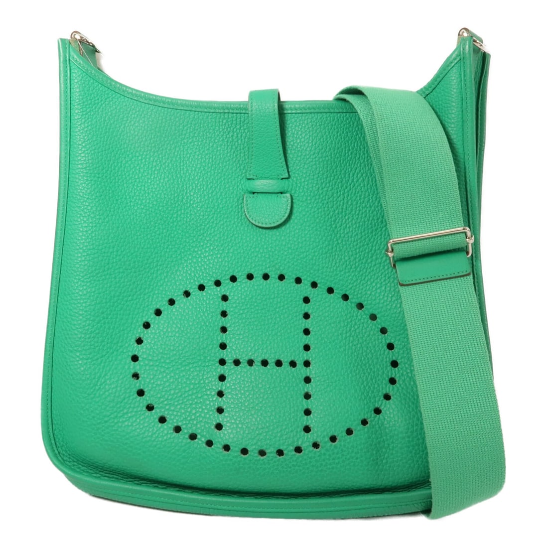 Hermes Evelyne GM Green Togo Leather Shoulder Bag: Hermes Evelyne GM Green Togo Leather Shoulder Bag This Hermes Evelyne GM shoulder bag is crafted from green Togo calfskin leather and features palladium hardware. Designed for women, this bag offers a