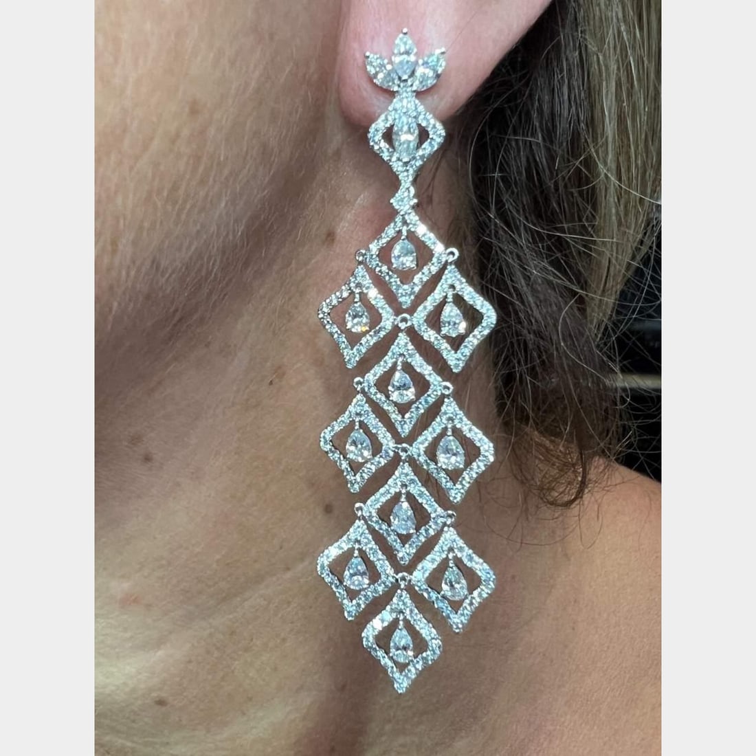 Platinum Diamond Earrings 11.20 Ct 20 Pear 8 Marquise 392 Round G-H VS1-VS2: Platinum Diamond Earrings 11.20 Ct 20 Pear 8 Marquise 392 Round G-H VS1-VS2 Elevate your elegance with these stunning Platinum Diamond Earrings, featuring a total diamond weight of 11.20 carats. Desig