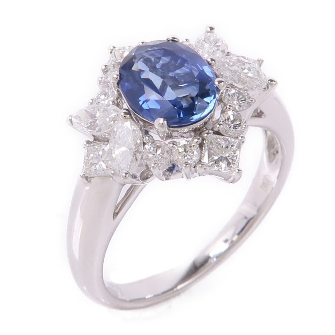 JEWELRY Sapphire Ring in 18K White Gold Size 6: JEWELRY Sapphire Ring in 18K White Gold Size 6 This exquisite ring features a stunning blue sapphire set in luxurious 18K white gold, creating a striking contrast that enhances the beauty of the stone