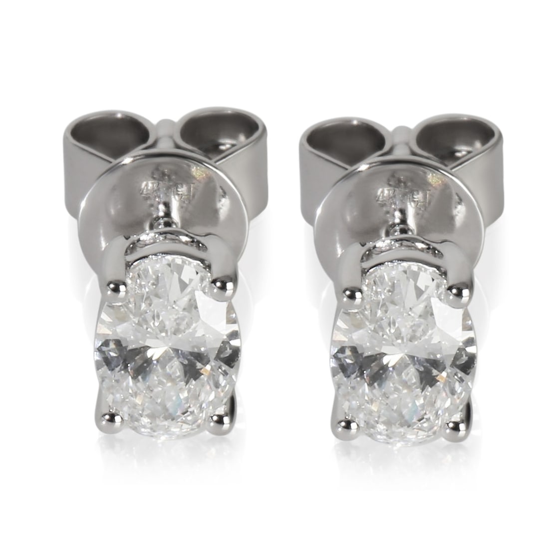 Oval Lab-Grown Diamond Stud Earrings in 14k White Gold: Oval Lab-Grown Diamond Stud Earrings in 14k White Gold These pre-owned earrings feature oval-shaped lab-grown diamonds set in 14k white gold. Designed for a unisex audience, they showcase a total side