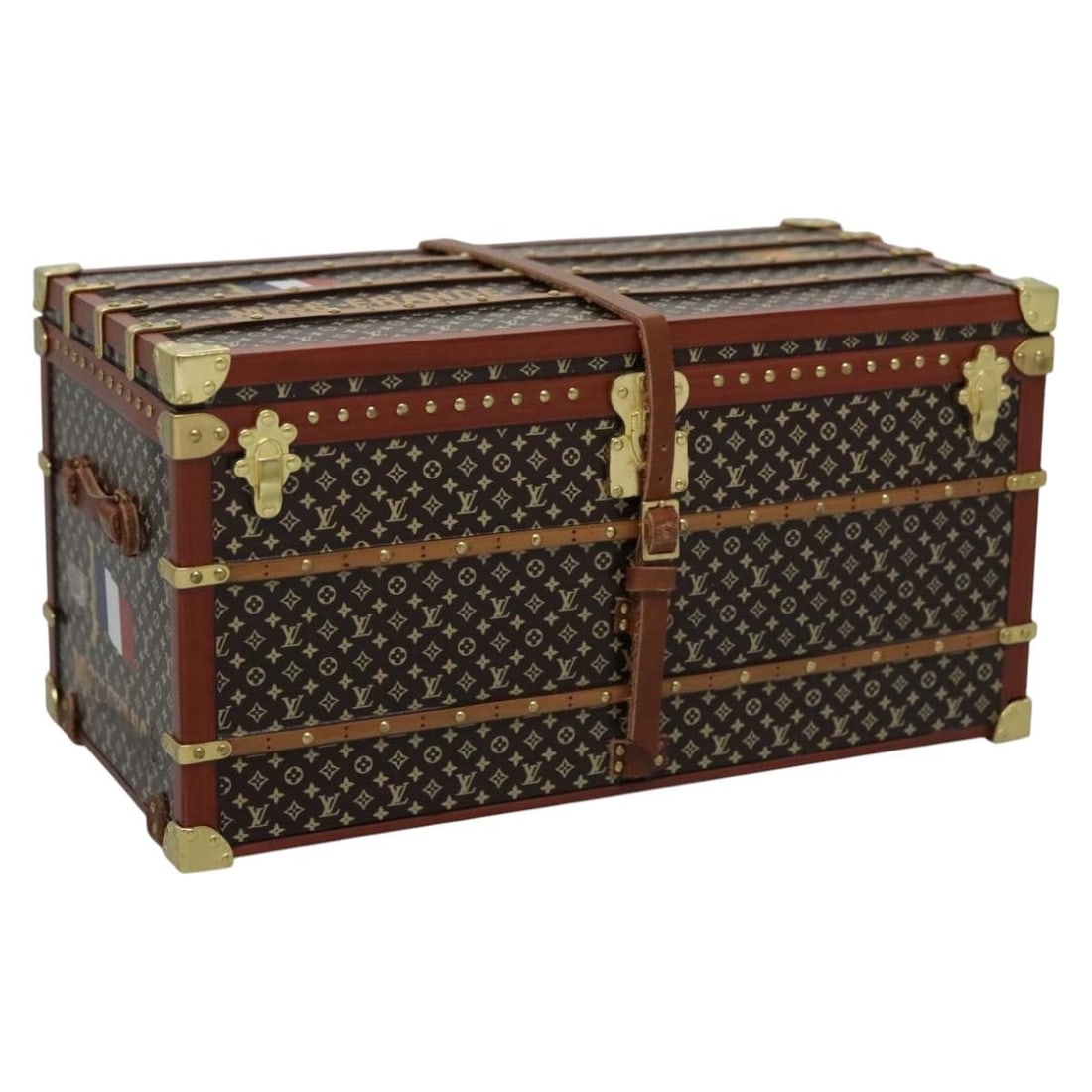 Miss France Brown Metal Paperweight by Louis Vuitton M99408: Miss France Brown Metal Paperweight by Louis Vuitton M99408 This Louis Vuitton Miss France paper weight features a sleek brown metal design. Crafted in France, it showcases a modern and sophisticated 