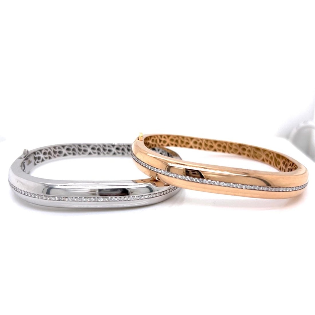 Stunning 18K White Rose Gold Bangle Set with 140 Diamonds: Stunning 18K White Rose Gold Bangle Set with 140 Diamonds This exquisite set of 18K white and rose gold bangles is a stunning addition to any jewelry collection. Weighing 36.8 grams, this elegant set 