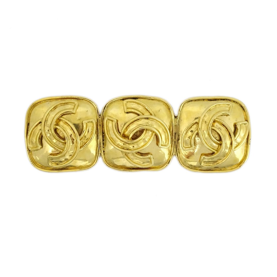 Chanel Gold-Plated Triple CC Brooch Pin 94P: Chanel Gold-Plated Triple CC Brooch Pin 94P This exquisite Chanel Triple CC Brooch Pin features a stunning gold-plated design, embodying the elegance and luxury synonymous with the Chanel brand. Measu