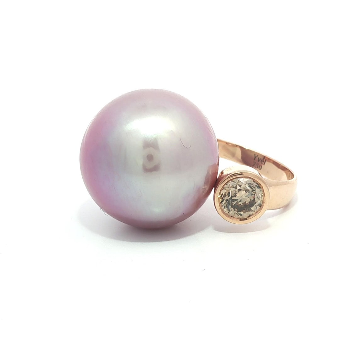 18k Rose Gold Cocktail Ring with Kasumiga Pearl and Champagne Diamond GIA Certified: 18k Rose Gold Cocktail Ring with Kasumiga Pearl and Champagne Diamond GIA Certified This stunning cocktail ring features a natural purplish pink large cultured freshwater pearl, expertly crafted in so