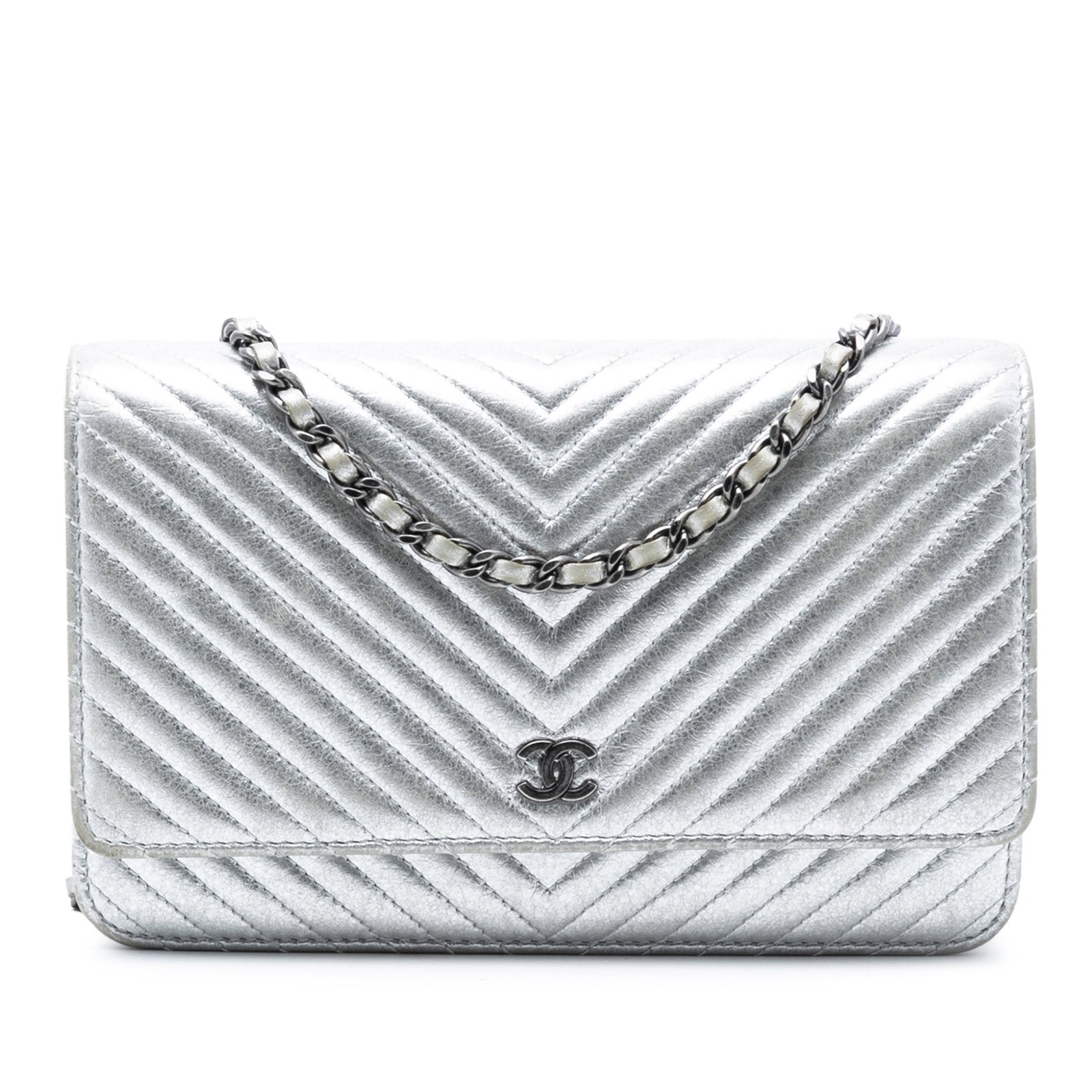 Chanel Silver Chevron Chain Wallet in Metallic Lambskin Leather: Chanel Silver Chevron Chain Wallet in Metallic Lambskin Leather This Chanel CC Chevron Wallet On Chain features a quilted metallic lambskin leather exterior in silver, complemented by a leather-woven 