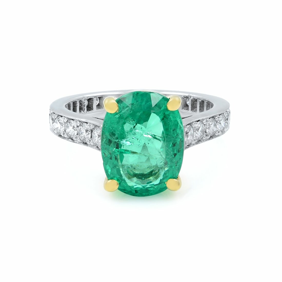 Rachel Koen 18K White Gold Emerald Diamond Engagement Ring Size 4.5: Rachel Koen 18K White Gold Emerald Diamond Engagement Ring Size 4.5 Introducing an exquisite engagement ring by Rachel Koen, featuring a stunning green oval emerald and sparkling diamonds. This elegan