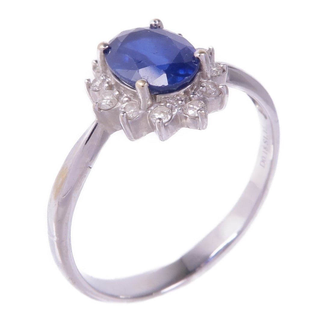 JEWELRY 18K White Gold Sapphire Ring US 9.25: JEWELRY 18K White Gold Sapphire Ring US 9.25 This exquisite ring features a stunning blue sapphire as its centerpiece, elegantly set in 18K white gold. The ring, sized at US 9.25, showcases a blend of