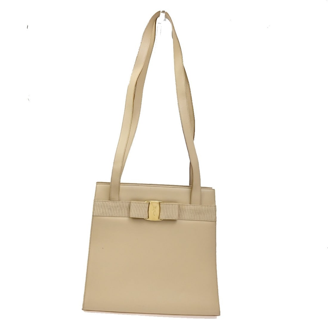 Beige Leather Salvatore Ferragamo Vara Shoulder Bag 27cm x 25cm x 10cm: Beige Leather Salvatore Ferragamo Vara Shoulder Bag 27cm x 25cm x 10cm This Salvatore Ferragamo Vara shoulder bag for women features beige leather construction with a classic design. The bag shows sig