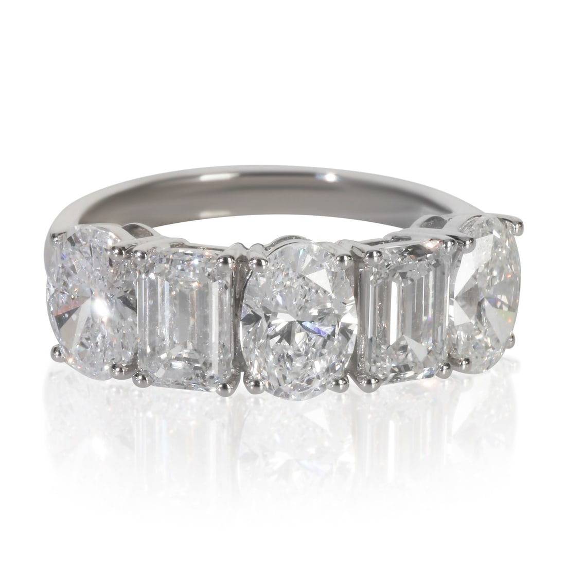 Women's 3.57 ctw Lab-Grown Diamond 14K White Gold Ring Size 7: Women's 3.57 ctw Lab-Grown Diamond 14K White Gold Ring Size 7 This women's ring features a total of 3.57 carats of mixed-shape lab-grown diamonds set in 14K white gold. The ring is size 7 and showcase