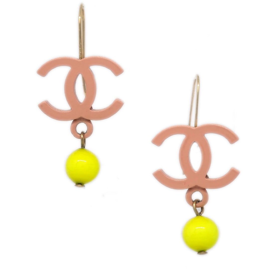 Chanel Pink Gold-Plated Dangle Piercing Earrings 03S: Chanel Pink Gold-Plated Dangle Piercing Earrings 03S Elevate your accessory collection with these stunning Chanel Dangle Piercing Earrings. Crafted with a luxurious gold-plated finish, these earrings 