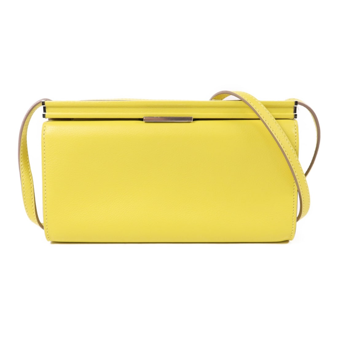 HERMES Clic-H 21 Shoulder Bag Evercolor Leather Lime PHW: HERMES Clic-H 21 Shoulder Bag Evercolor Leather Lime PHW This exquisite HERMES Clic-H 21 Shoulder Bag is crafted from premium Evercolor Leather, showcasing a vibrant lime exterior that adds a playful 