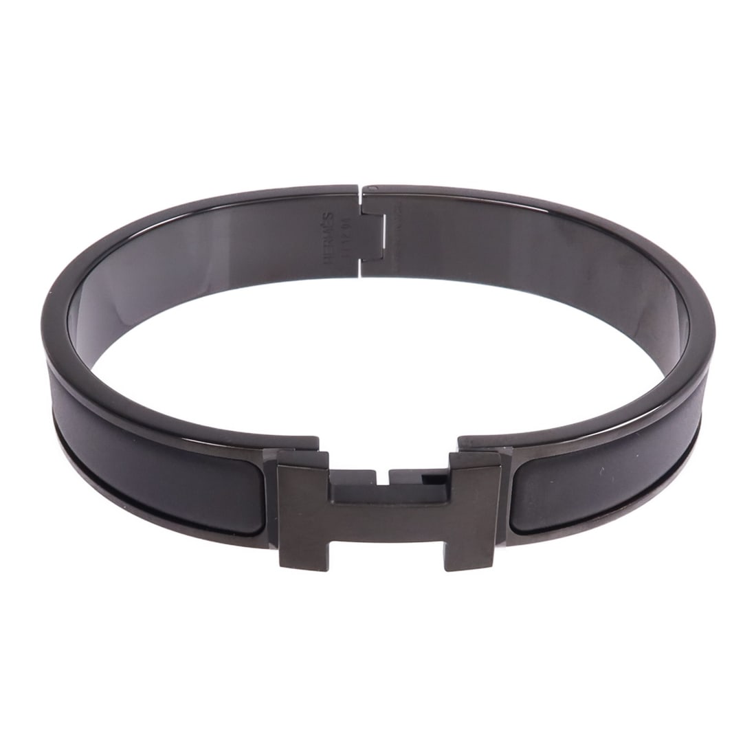 Hermes Clic HH black enamel bracelet: Hermes Clic HH black enamel bracelet This HERMES Clic HH So Black bracelet features a sleek black enamel design, crafted for a sophisticated and modern look. Made in France, this bracelet is designed 