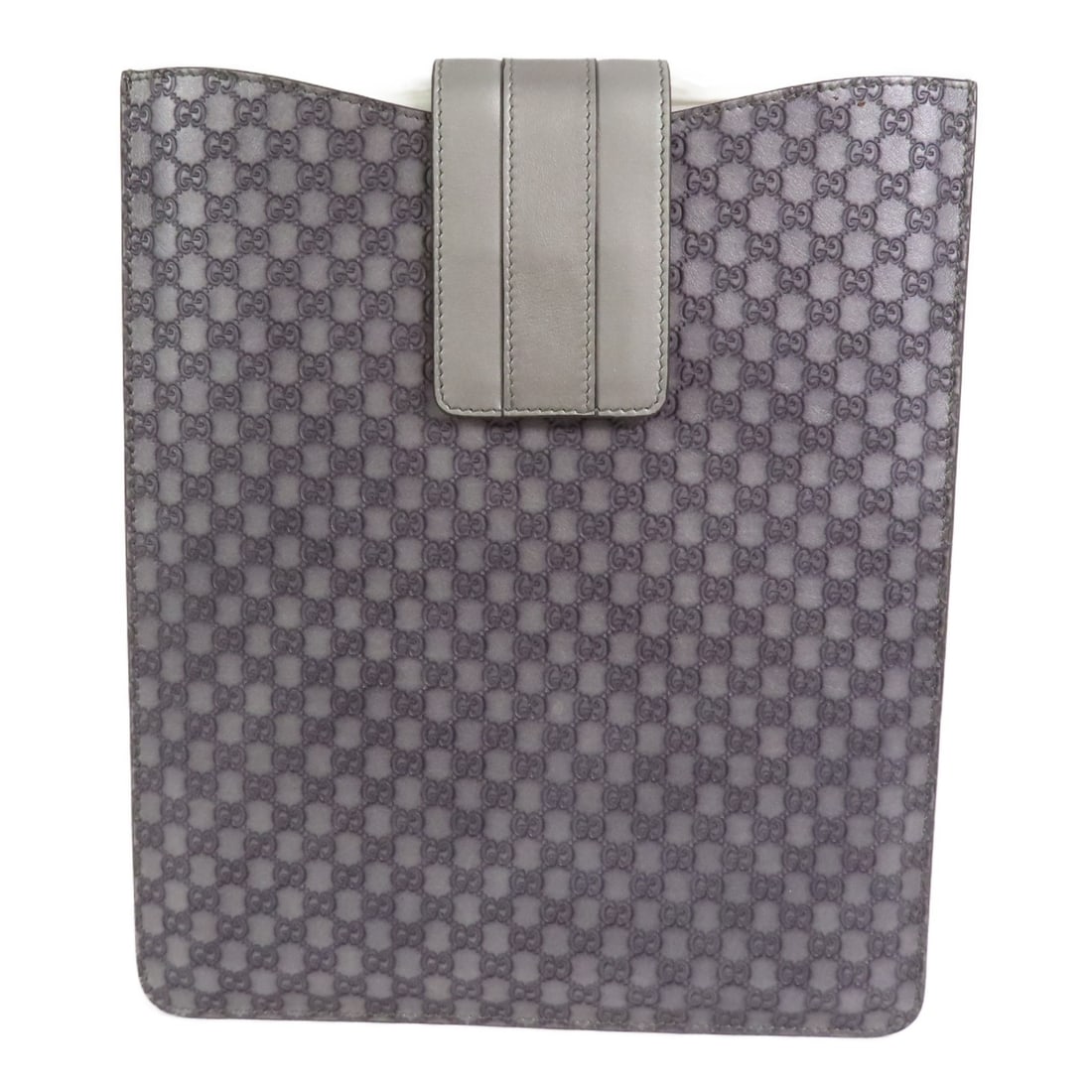 Gucci Silver Calfskin Leather iPad Sleeve Model 256575: Gucci Silver Calfskin Leather iPad Sleeve Model 256575 This is a Gucci GG iPad case crafted from calfskin leather in a silver color. Made in Italy, it offers a sophisticated way to protect and carry y