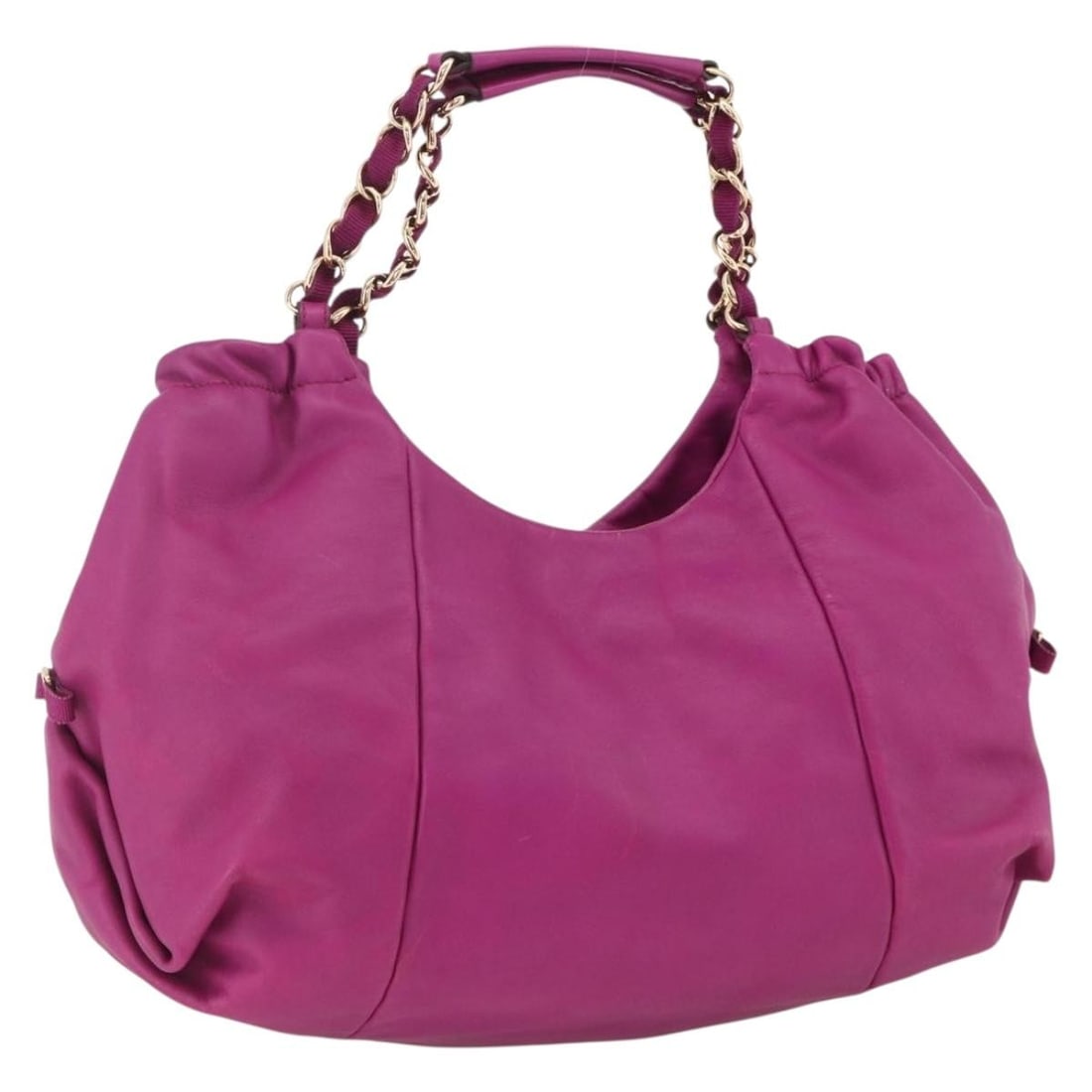 Purple Leather Salvatore Ferragamo Chain Shoulder Bag Gold Hardware Italy: Purple Leather Salvatore Ferragamo Chain Shoulder Bag Gold Hardware Italy This Salvatore Ferragamo chain handbag is crafted from purple leather with gold-tone accents. Designed for women, the bag feat