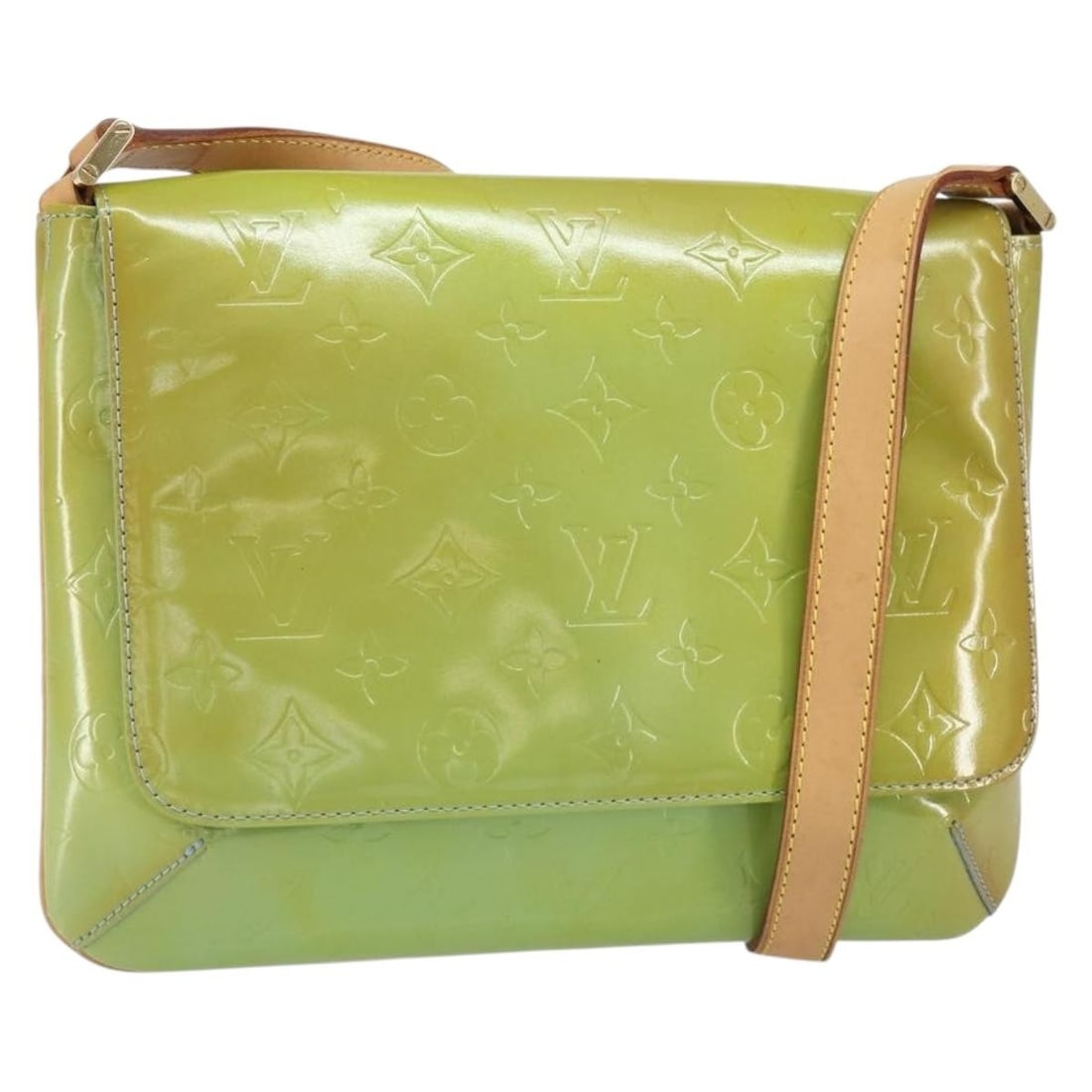 Louis Vuitton Thompson Street Baby Blue Vernis Shoulder Bag M91009: Louis Vuitton Thompson Street Baby Blue Vernis Shoulder Bag M91009 This Louis Vuitton Thompson Street shoulder bag features the signature Monogram Vernis patent leather in a baby blue color. Designed 