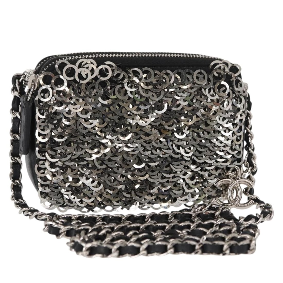 CHANEL Black Silver Sequin Shoulder Bag Authentic 146554SM: CHANEL Black Silver Sequin Shoulder Bag Authentic 146554SM This CHANEL Chain Shoulder Bag showcases a stunning blend of black and silver sequins, offering a luxurious touch to any outfit. Crafted in I