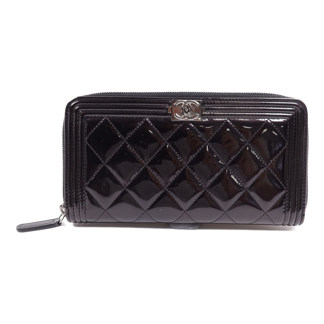 CHANEL Black Patent Leather Round Wallet SHW: CHANEL Black Patent Leather Round Wallet SHW This CHANEL round wallet is crafted from luxurious black patent leather, exuding elegance and sophistication. The wallet features a sleek design with a bla