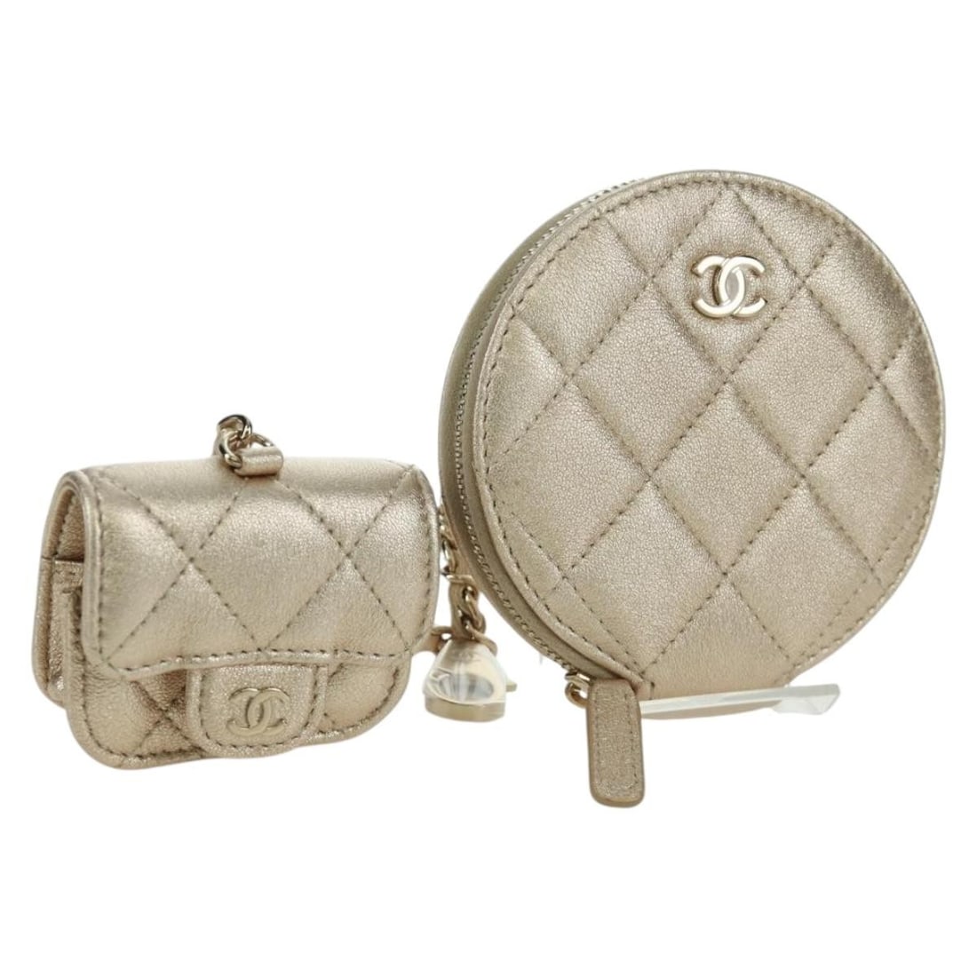 CHANEL Lambskin Matelasse Earphone Holder and Coin Purse Gold Tone CC Logo: CHANEL Lambskin Matelasse Earphone Holder and Coin Purse Gold Tone CC Logo This CHANEL Matelasse AirPods case and coin purse is crafted from luxurious lambskin leather in a champagne gold color. Desig