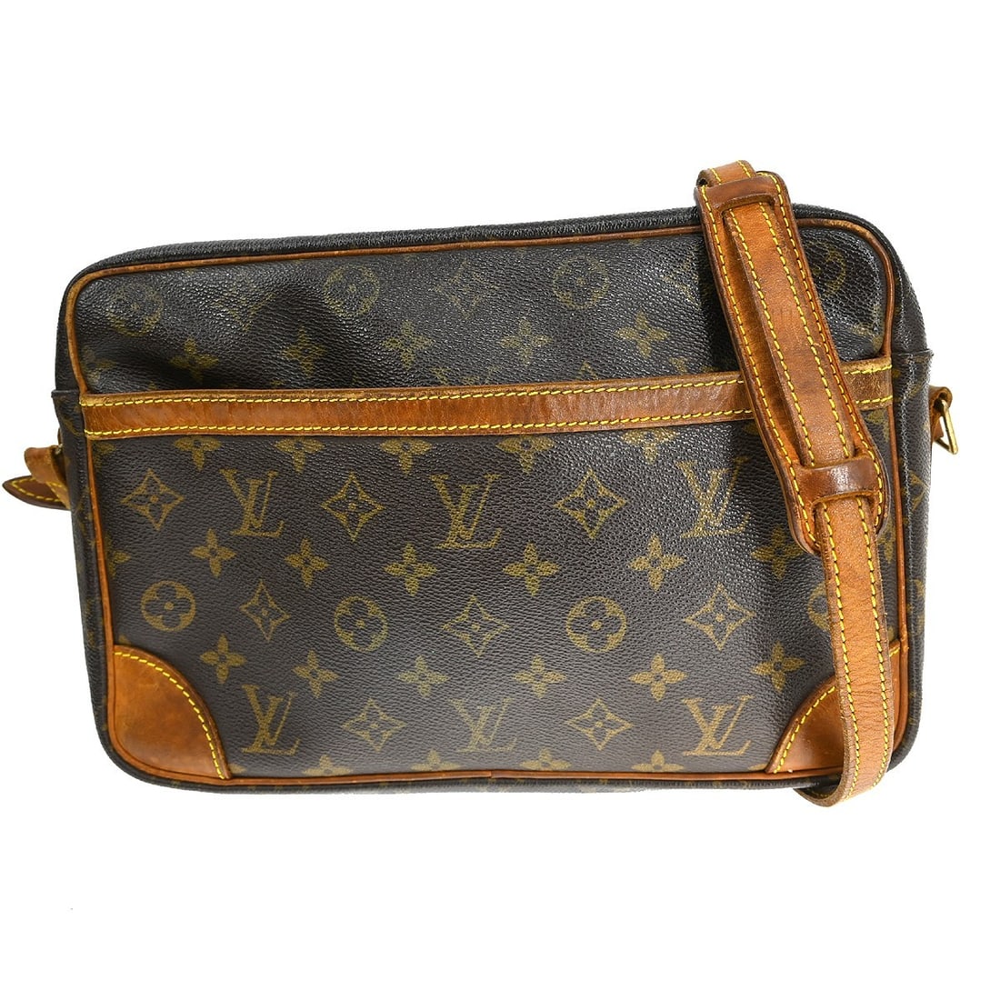 Louis Vuitton Trocadero 30 Monogram Canvas Crossbody Shoulder Bag M51272: Louis Vuitton Trocadero 30 Monogram Canvas Crossbody Shoulder Bag M51272 This Louis Vuitton Trocadero 30 shoulder bag features the signature monogram canvas exterior and leather crossbody strap, desig