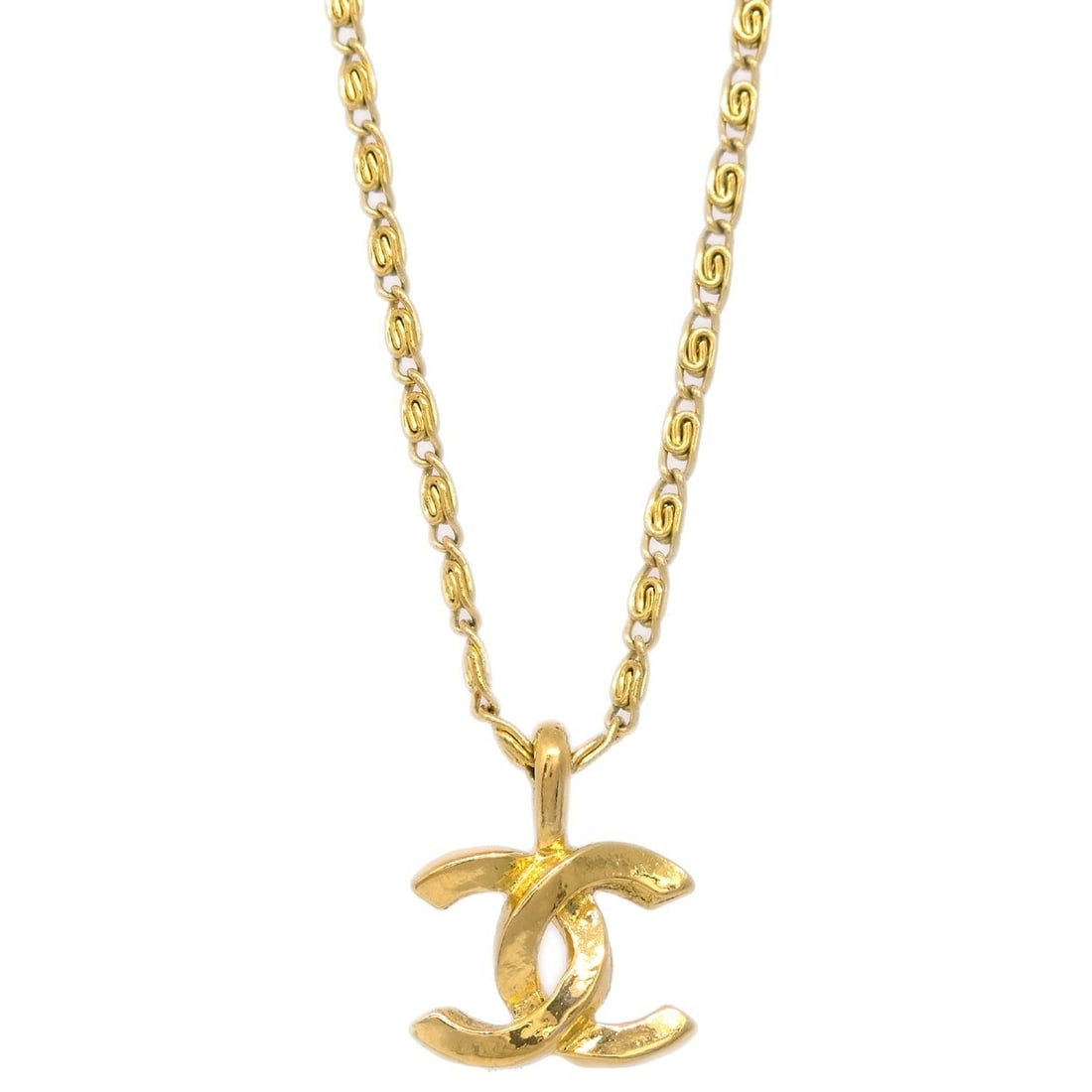 Chanel 1982 Gold CC Chain Pendant Necklace Charm: Chanel 1982 Gold CC Chain Pendant Necklace Charm This exquisite Chanel Gold CC Chain Pendant Necklace, crafted in 1982, features a charming CC pendant shape that embodies the elegance of the iconic br