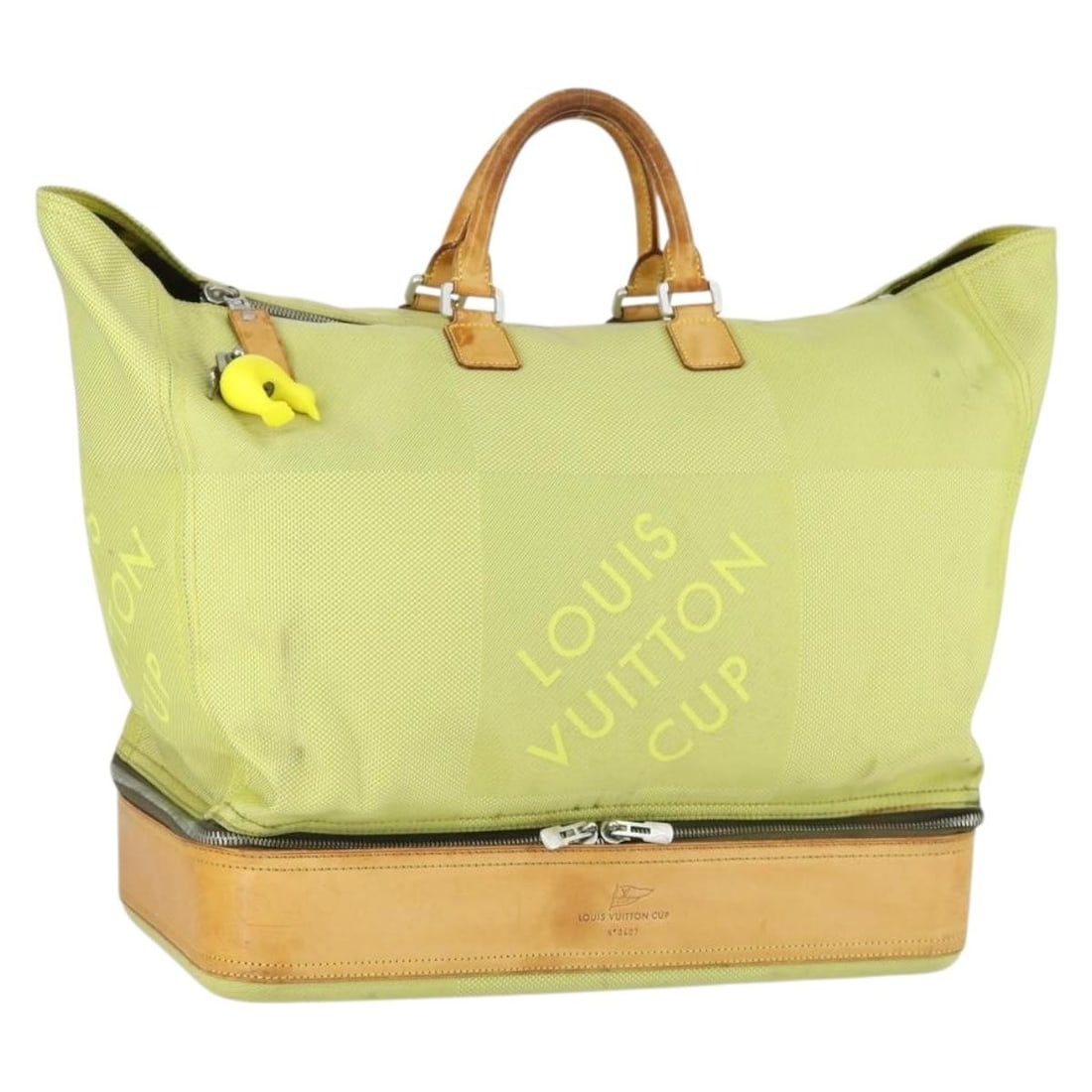 Shoulder Bag Louis Vuitton Damier Geant Southern Cross Canvas Yellow M80631: Shoulder Bag Louis Vuitton Damier Geant Southern Cross Canvas Yellow M80631 This is a Louis Vuitton Damier Geant Southern Cross shoulder bag in yellow canvas. The bag is heavily used, showing notable 
