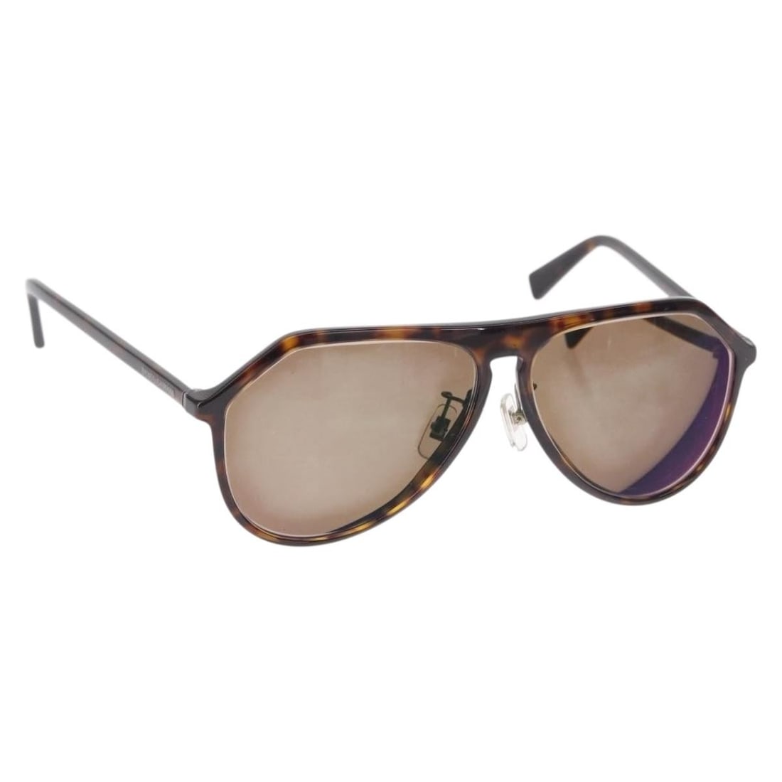 DOLCE&GABBANA Brown Plastic Sunglasses with Case Auth BA8496: DOLCE&GABBANA Brown Plastic Sunglasses with Case Auth BA8496 Explore the elegance of DOLCE&GABBANA sunglasses, crafted in Italy from high-quality plastic. These stylish brown sunglasses feature a slee
