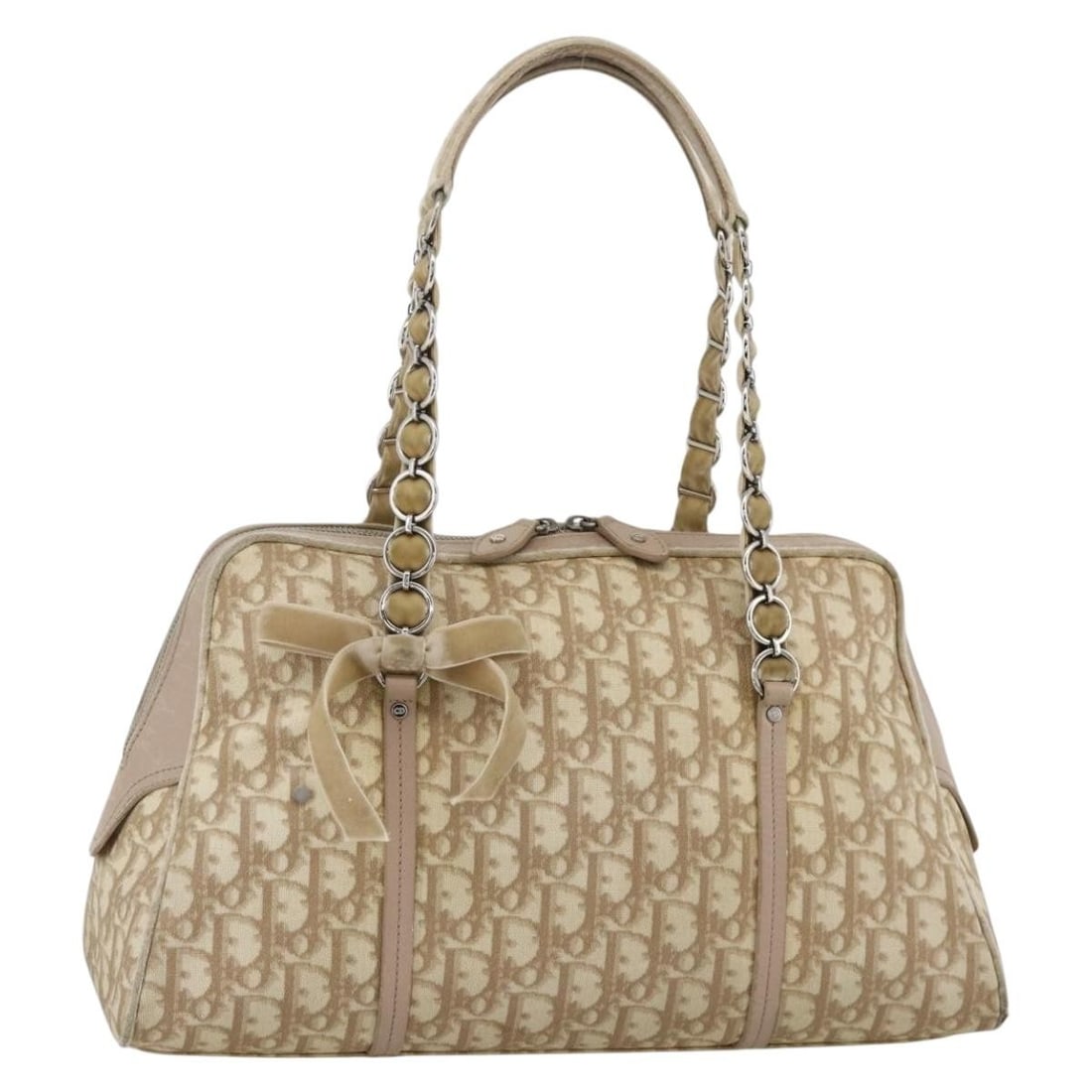 Christian Dior Trotter Romantic Beige PVC Chain Shoulder Bag Silver Hardware: Christian Dior Trotter Romantic Beige PVC Chain Shoulder Bag Silver Hardware This Christian Dior Trotter Romantic Chain shoulder bag features beige and silver PVC leather with Trotter canvas accents. 