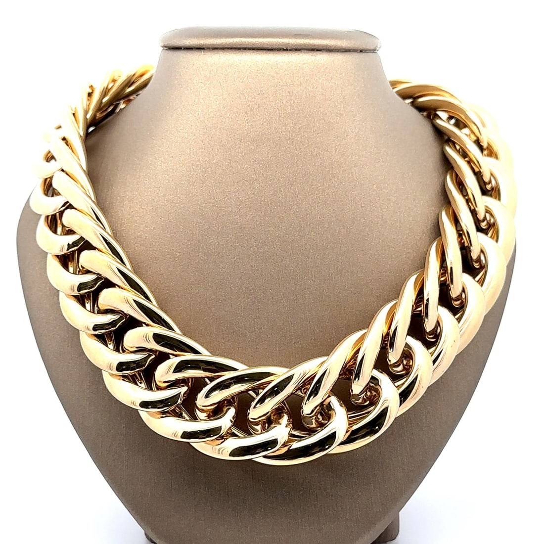 18 Inch 14k Yellow Gold Italian Puffed Curb Chain Necklace: 18 Inch 14k Yellow Gold Italian Puffed Curb Chain Necklace This Italian-made statement necklace features a bold, puffed wide curb link design crafted from solid 14k yellow gold. The polished chain mea
