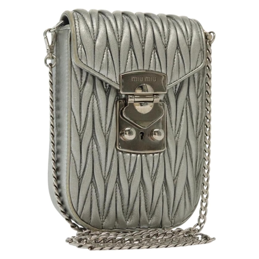 Miu Miu Silver Leather Matelasse Chain Shoulder Bag Auth: Miu Miu Silver Leather Matelasse Chain Shoulder Bag Auth The Miu Miu Matelasse Chain Shoulder Bag is a stylish accessory crafted in luxurious silver leather. This elegant shoulder bag features a compa