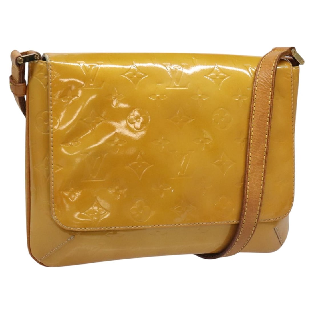 Louis Vuitton Thompson Street Beige Patent Shoulder Bag M91301: Louis Vuitton Thompson Street Beige Patent Shoulder Bag M91301 This is a Louis Vuitton Monogram Vernis Thompson Street shoulder bag in beige patent leather. Designed for women, the bag features a slee