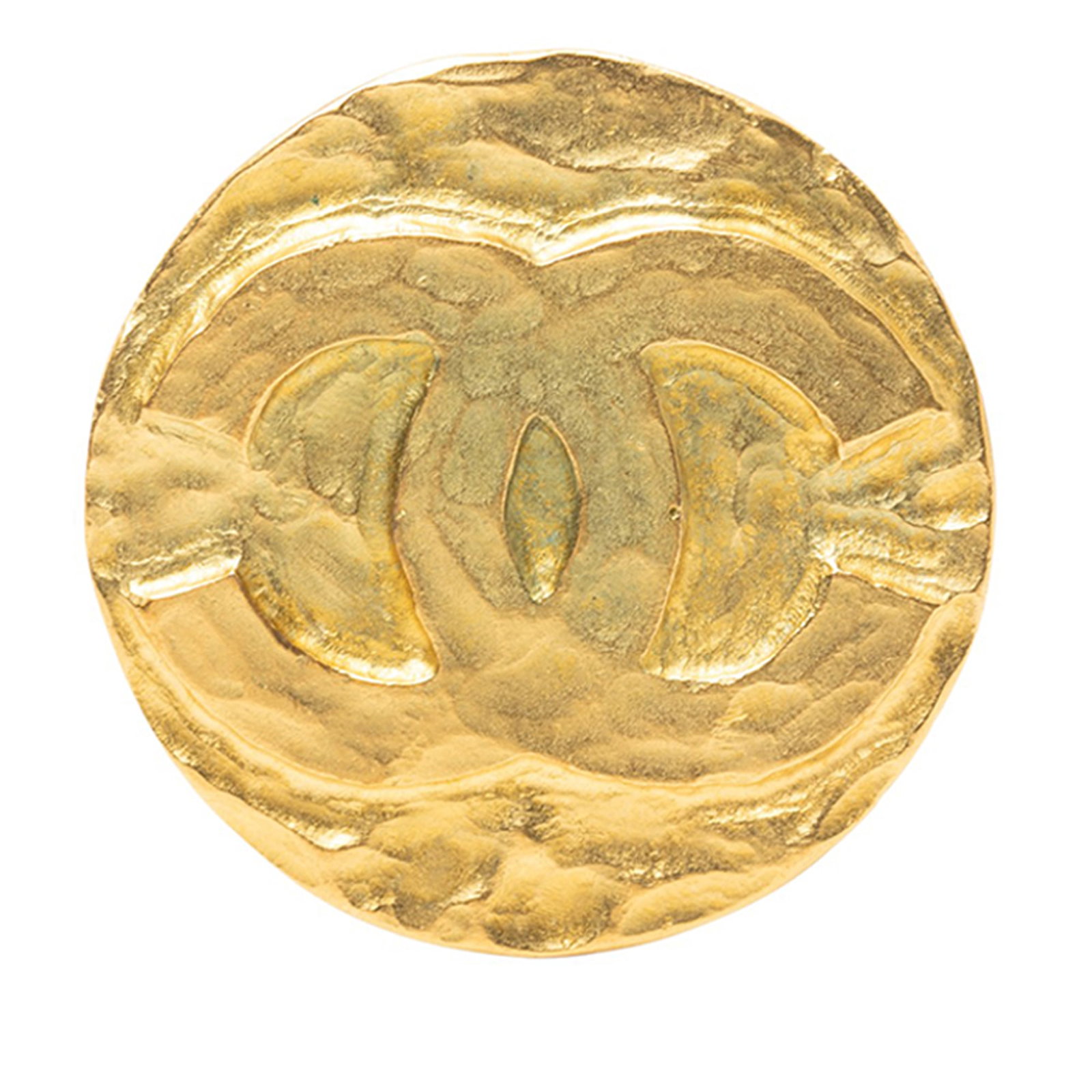 Chanel Round Brooch with Gold Plated CC Logo Design: Chanel Round Brooch with Gold Plated CC Logo Design This Chanel brooch features a round design with the iconic CC logo crafted in gold-plated metal. It is fitted with a pin back closure and is categor