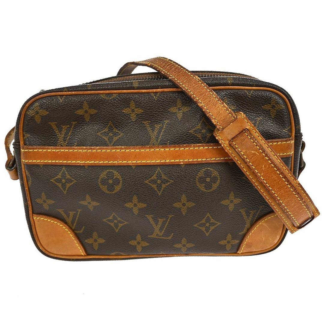 Louis Vuitton Trocadero 24 Monogram Leather Shoulder Bag M51276: Louis Vuitton Trocadero 24 Monogram Leather Shoulder Bag M51276 This Louis Vuitton Trocadero 24 shoulder bag features the iconic monogram pattern on brown leather. Designed in a medium size, it includ