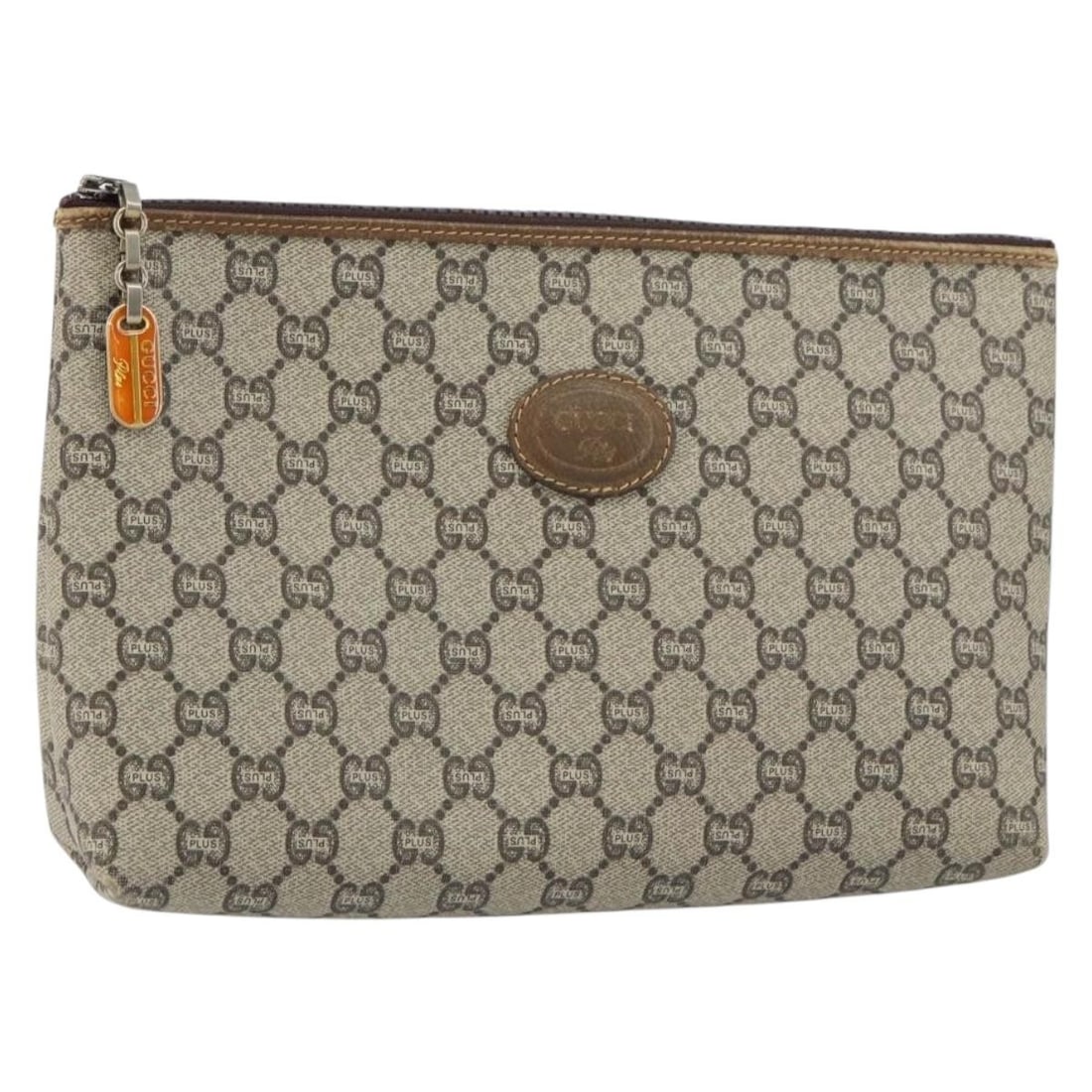 GUCCI GG Plus Supreme Beige PVC Clutch Bag Italy Auth 156830: GUCCI GG Plus Supreme Beige PVC Clutch Bag Italy Auth 156830 This authentic GUCCI GG Plus Supreme Clutch Bag is a stylish accessory crafted from durable PVC leather in a classic beige color. It featur
