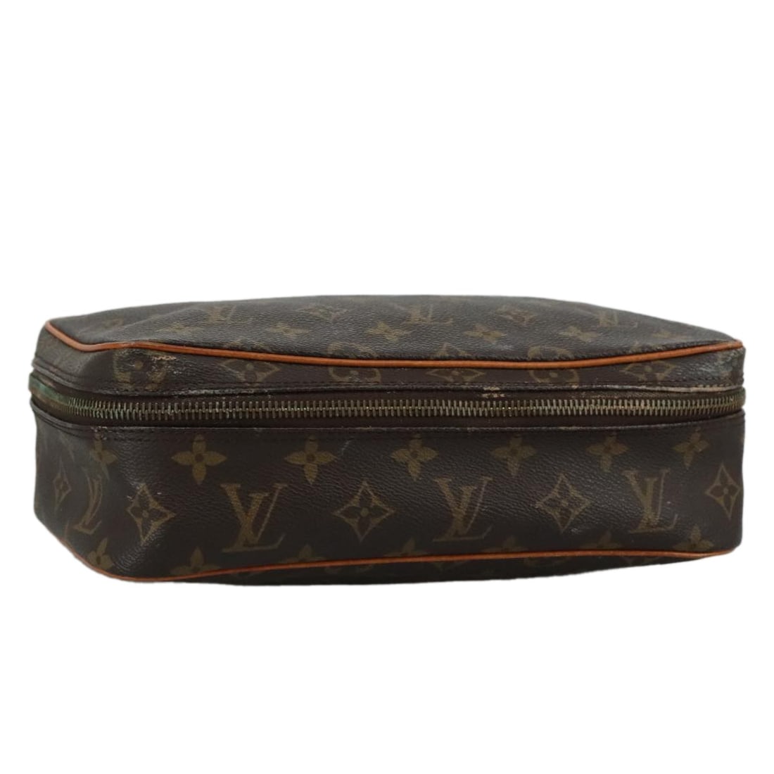 Louis Vuitton Monogram Canvas Trousse Boite Cosmetic Bag M47640 France: Louis Vuitton Monogram Canvas Trousse Boite Cosmetic Bag M47640 France This Louis Vuitton Monogram Trousse Boite Cosmetic Pouch, model M47640, features the iconic monogram canvas exterior. Designed fo