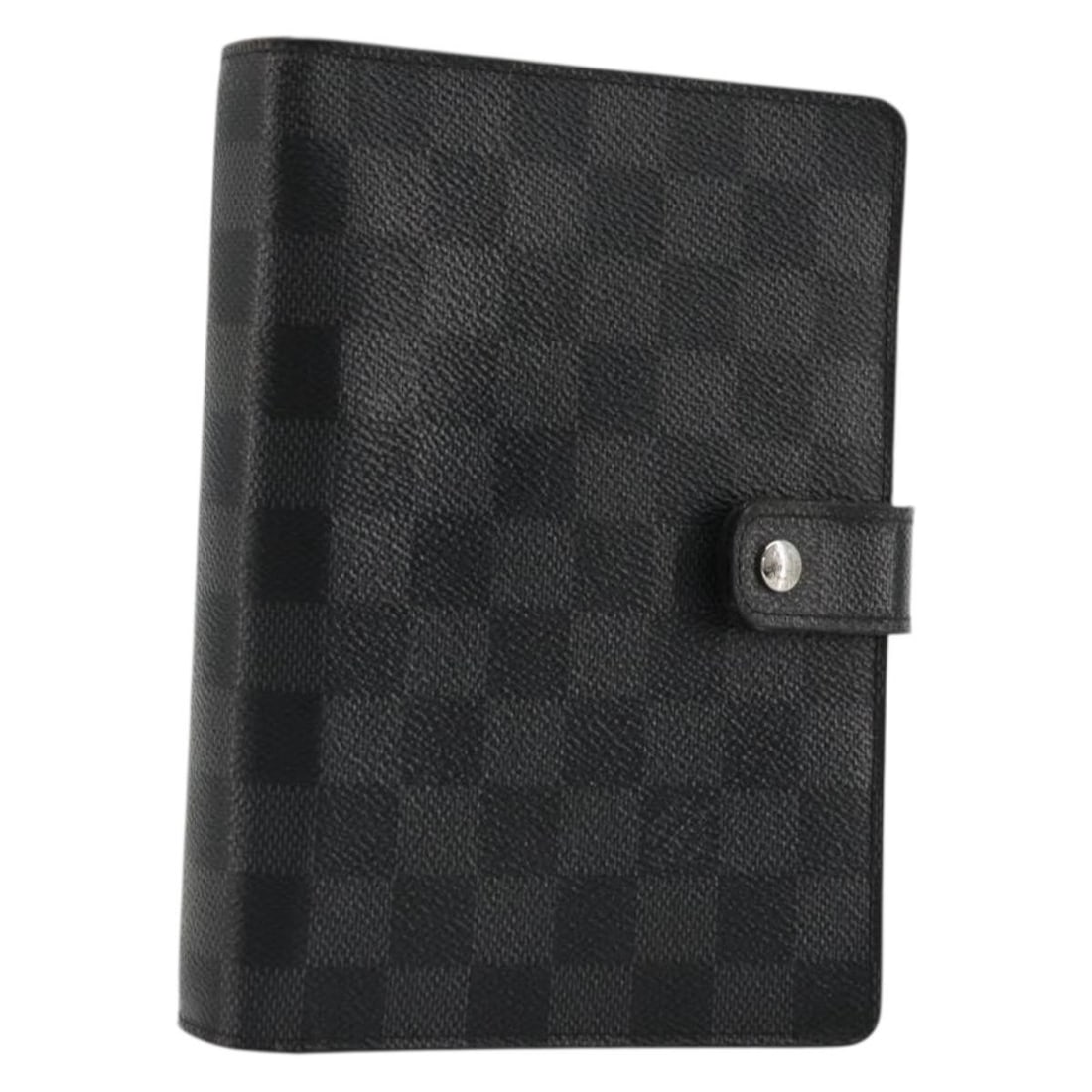 Louis Vuitton Damier Graphite Agenda MM planner cover R20242: Louis Vuitton Damier Graphite Agenda MM planner cover R20242 This Louis Vuitton Damier Graphite Agenda MM Day Planner Cover features the iconic Damier Graphite canvas in a sleek, structured design. Ma