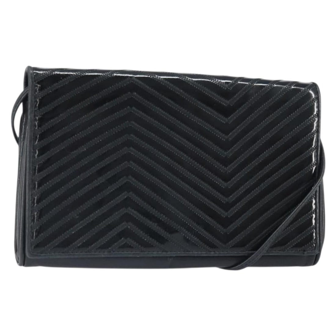Fendi Black and Gold Leather Shoulder Bag Made in Italy: Fendi Black and Gold Leather Shoulder Bag Made in Italy This FENDI shoulder bag features black leather with gold-tone accents, offering a classic and elegant look. The bag includes a roomy interior an
