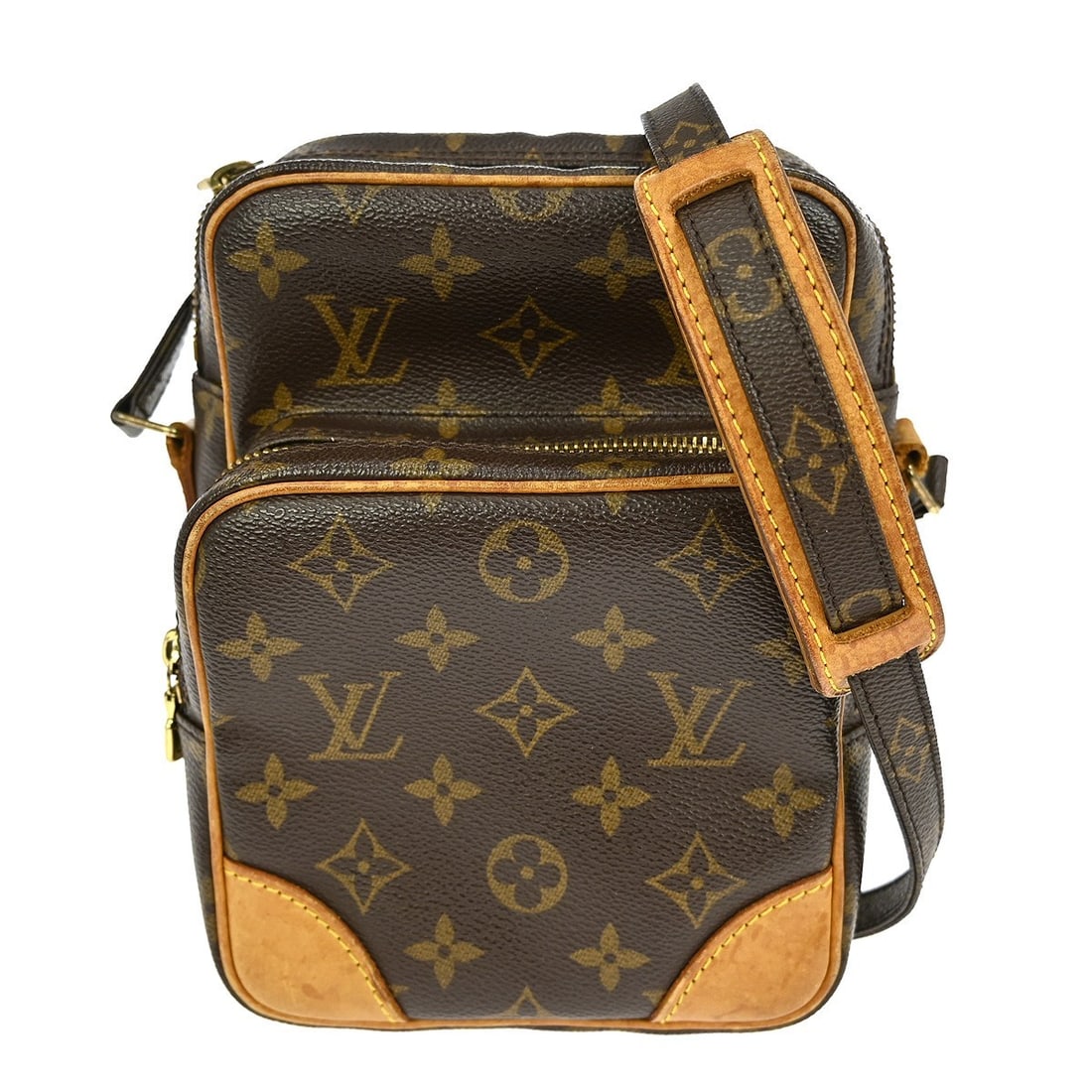 Louis Vuitton Amazone Monogram Canvas Medium Crossbody Bag M45236: Louis Vuitton Amazone Monogram Canvas Medium Crossbody Bag M45236 This Louis Vuitton Amazon crossbody bag features the iconic monogram canvas leather exterior in brown, complemented by a matching brow