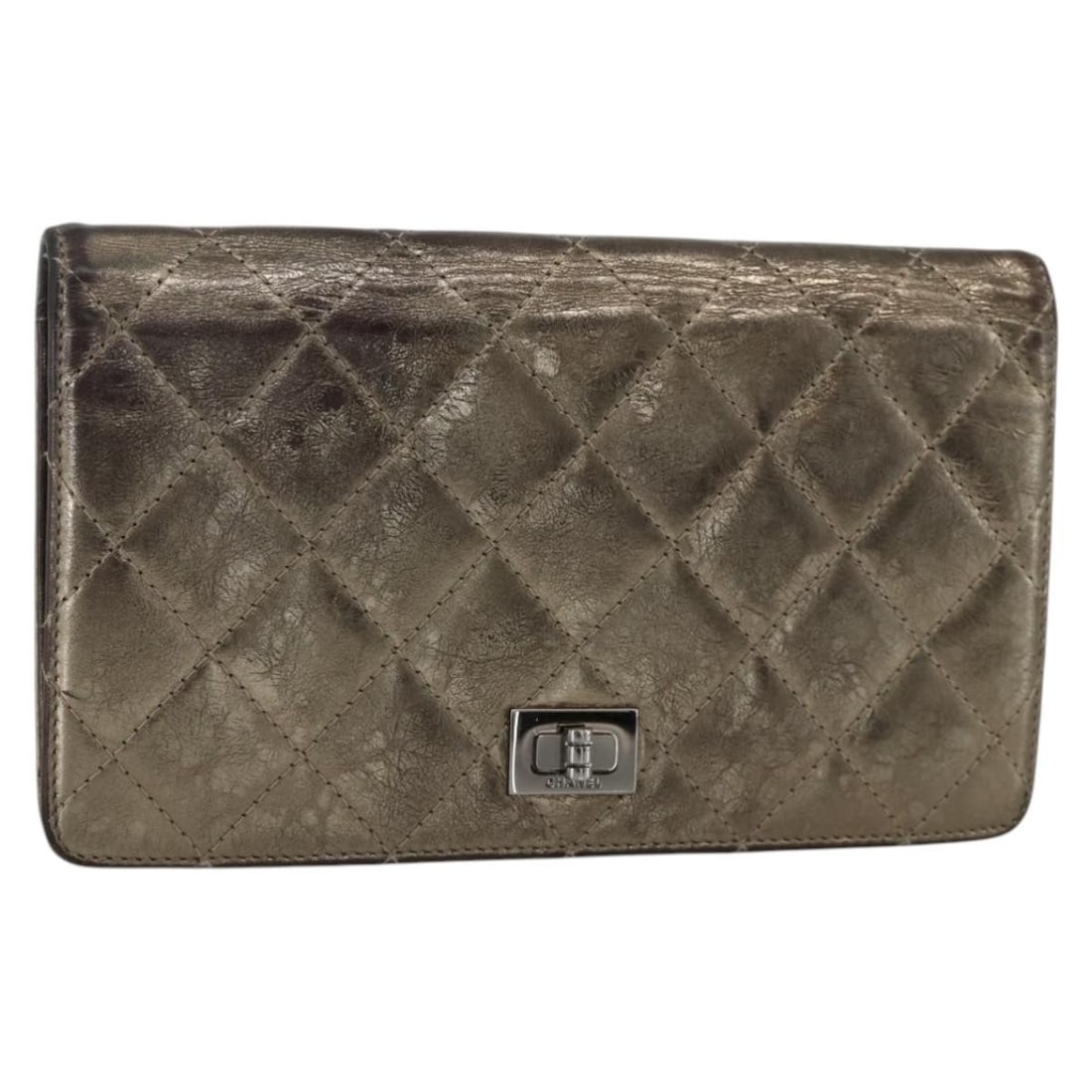 CHANEL 2.55 Matelasse Lambskin Long Wallet Gold and Silver CC France: CHANEL 2.55 Matelasse Lambskin Long Wallet Gold and Silver CC France This CHANEL Matelasse 2.55 long wallet is crafted from lambskin leather in a gold and silver color combination. Designed for women,