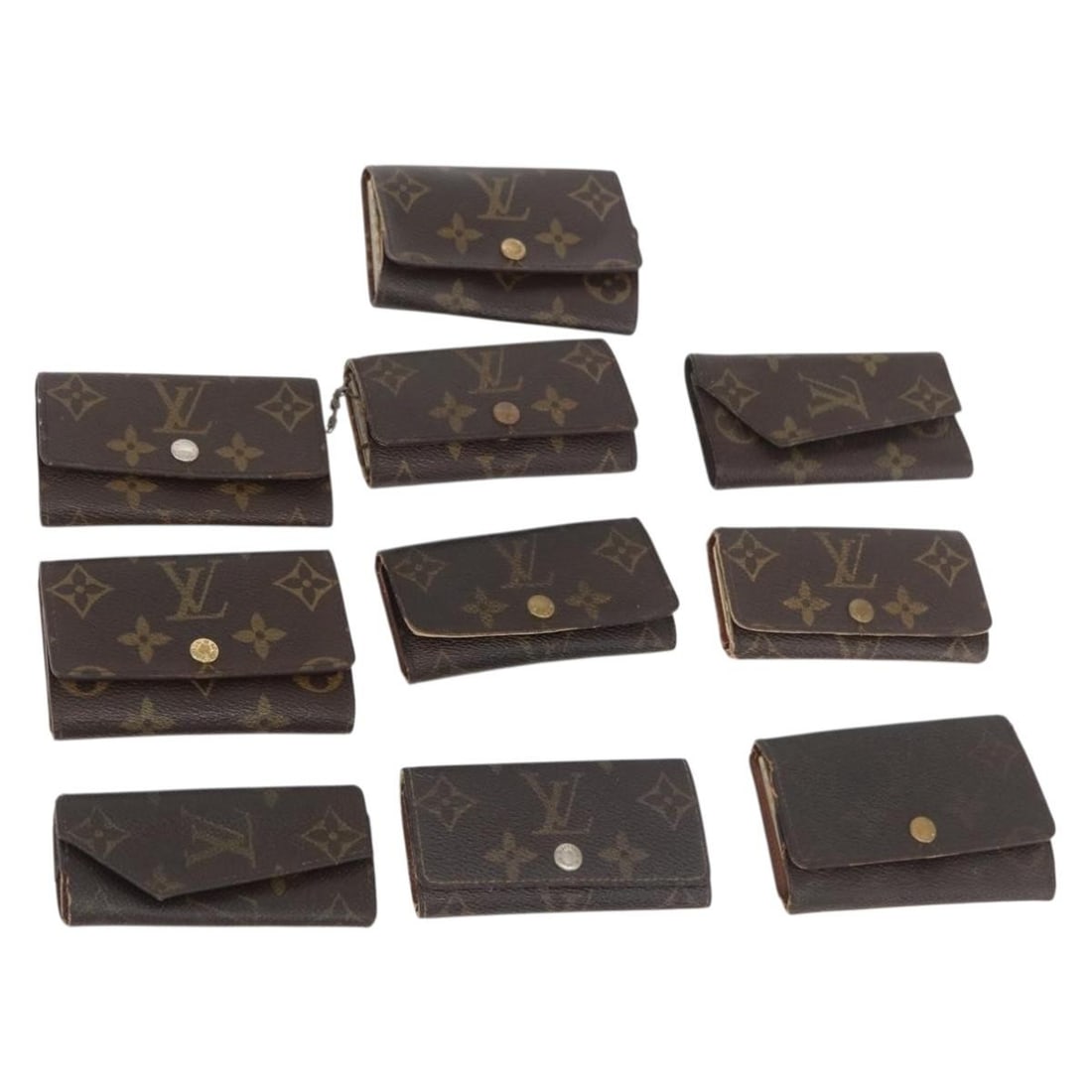 Louis Vuitton Monogram Canvas Key Case Set: Louis Vuitton Monogram Canvas Key Case Set This Louis Vuitton Monogram Key Case is crafted from signature monogram canvas and is designed for women. The item is heavily used, showing noticeable signs 
