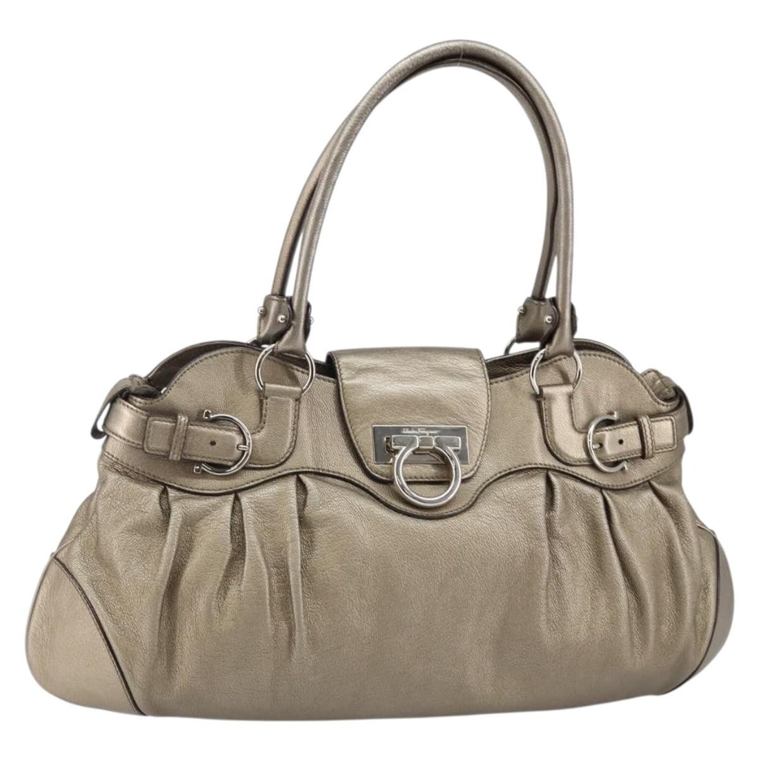 Salvatore Ferragamo Gancini Tote Bag Leather Champagne Gold Made in Italy: Salvatore Ferragamo Gancini Tote Bag Leather Champagne Gold Made in Italy This exquisite Salvatore Ferragamo Gancini Tote Bag combines elegance and functionality, perfect for the modern individual. Cr