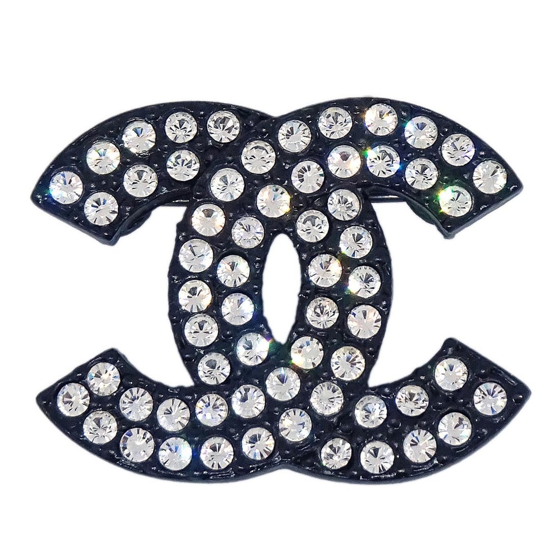 Silver Plated Black Brooch with Rhinestones Chanel CC 02A: Silver Plated Black Brooch with Rhinestones Chanel CC 02A This Chanel CC brooch features a black design adorned with rhinestones. Crafted from silver-plated material, it showcases the iconic CC logo. 