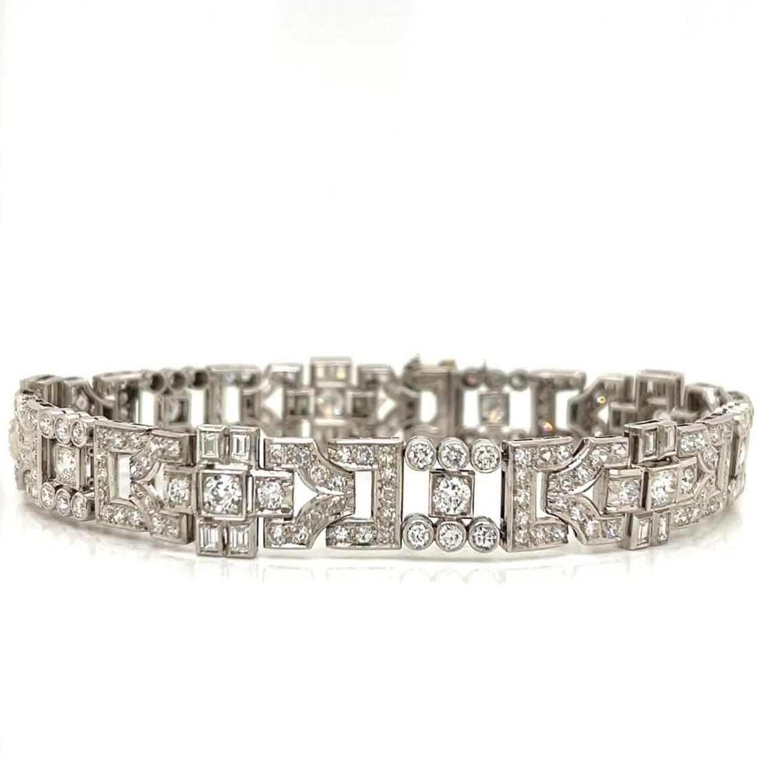 Art Deco Platinum Bracelet with 240 Diamonds 10.50 Ct F-H VS1-SI2: Art Deco Platinum Bracelet with 240 Diamonds 10.50 Ct F-H VS1-SI2 This exquisite Art Deco bracelet is crafted in platinum and showcases a stunning array of 240 diamonds, with a total weight of approxi
