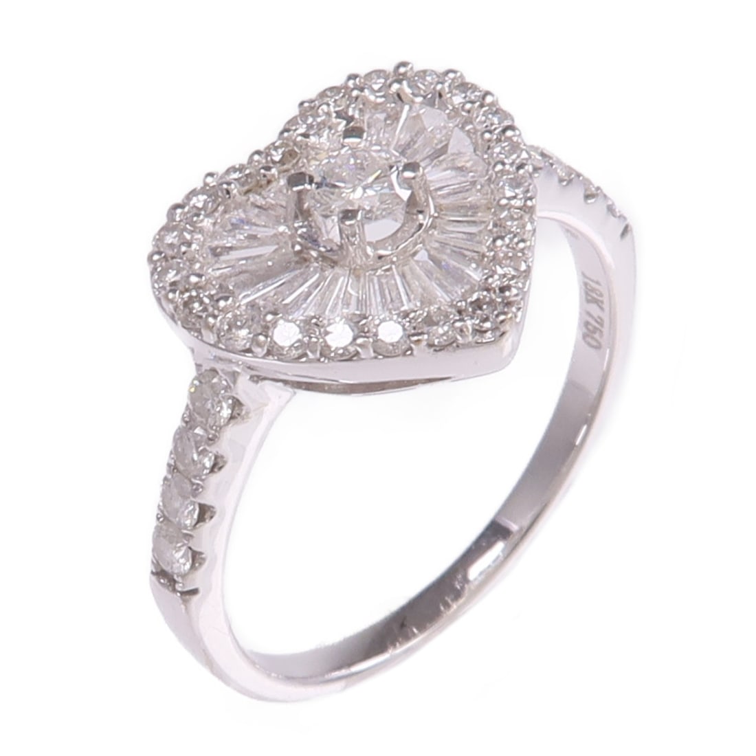 Diamond Ring in 18K White Gold Size 6.5 for Women: Diamond Ring in 18K White Gold Size 6.5 for Women This women's ring features a diamond set in 18K white gold. The ring is a US size 6.5 and is designed in a classic style. It is in used condition with