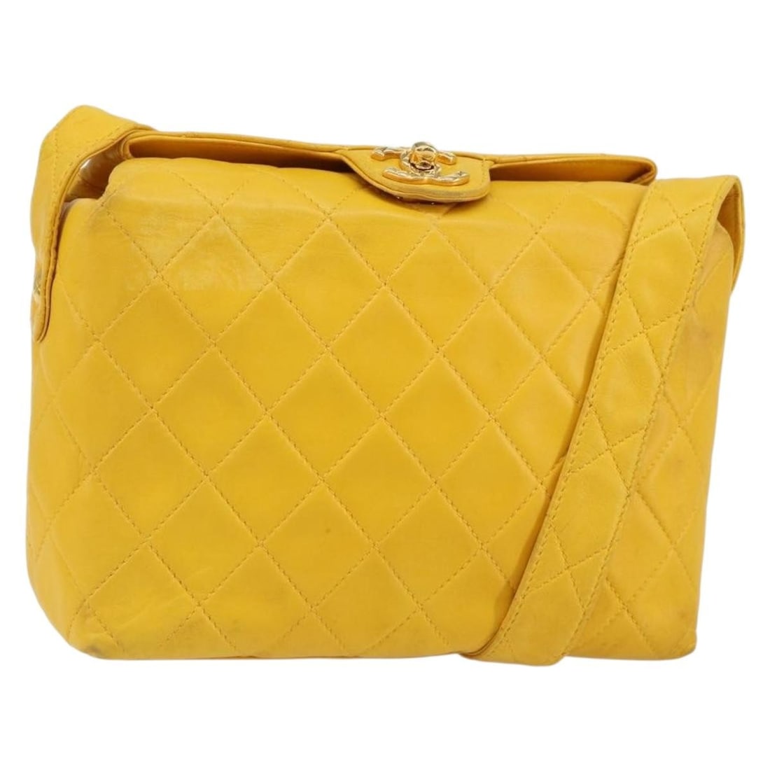 CHANEL Matelasse Yellow Gold Lambskin Shoulder Bag Auth 150813: CHANEL Matelasse Yellow Gold Lambskin Shoulder Bag Auth 150813 This elegant CHANEL Matelasse Shoulder Bag is crafted from luxurious lamb skin in a stunning yellow gold color. Designed for style and fu